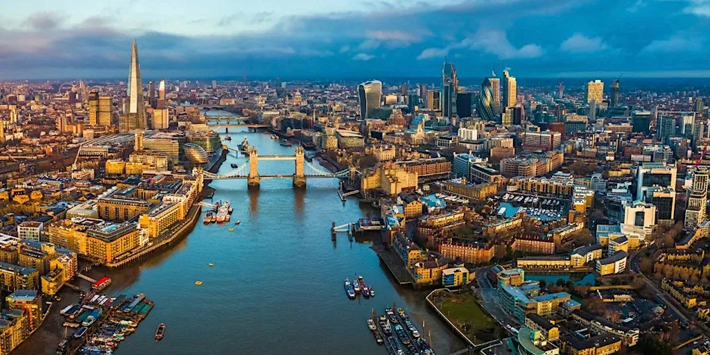 London Fun Puzzle Scavenger Hunt around the whole city! :)