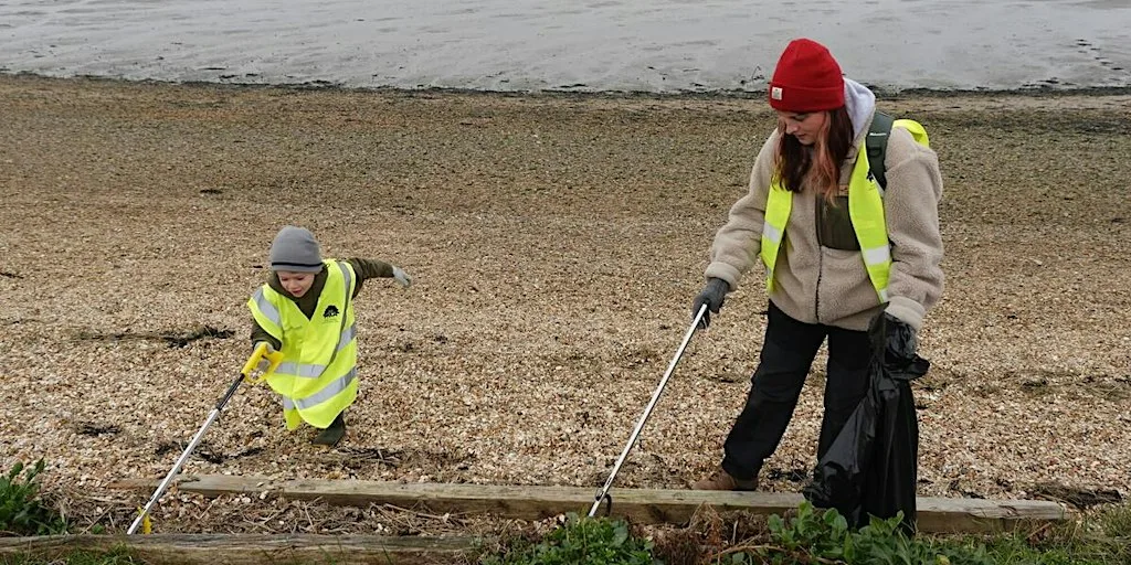 Litter pick with the New Forest Youth Board - Calshot Beach