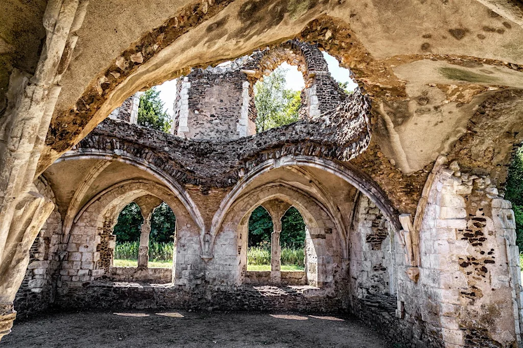 HIKE 20km Abbeys, Woodlands, Witches Caves & Country Houses of River Wey at Waterloo Station