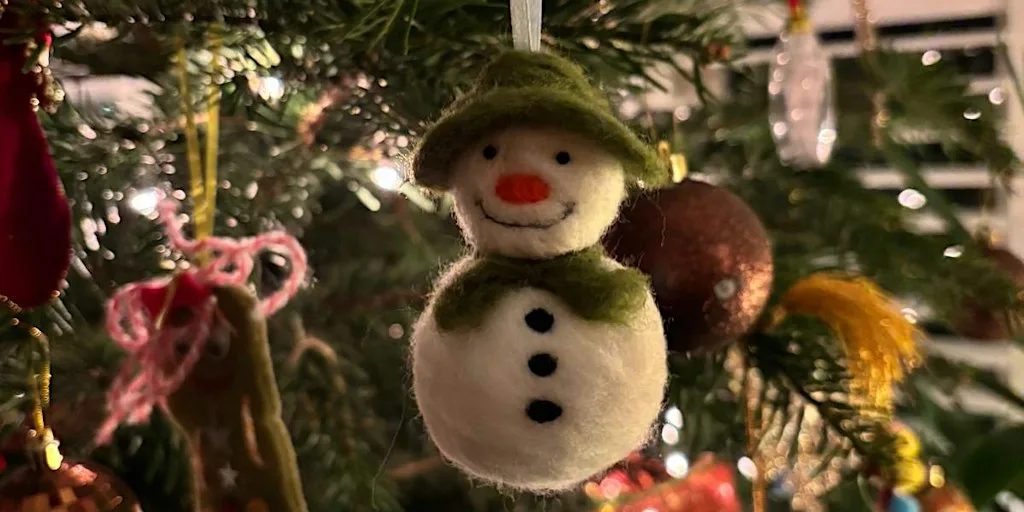 FELT N’ FIZZ - Needle felting Workshop - The Snowman Xmas Decoration at York House Centre