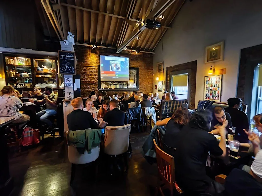 Friends Quiz Night – Two Quizzes! @19:00 + @20:30 at TP Smith's Bar and Restaurant