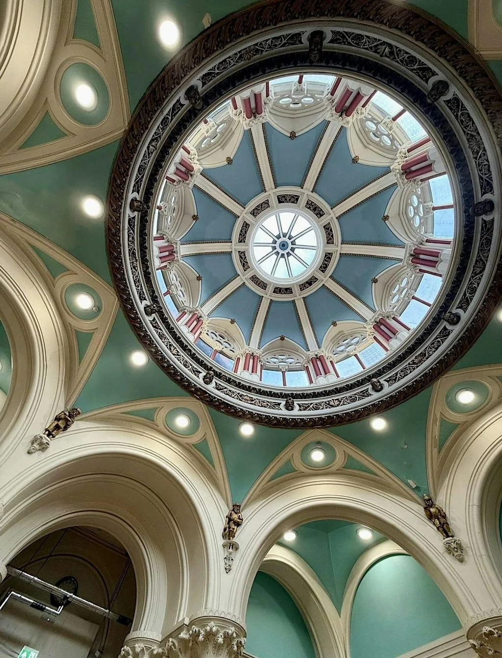 Belfast City Walking tour at Belfast City Hall