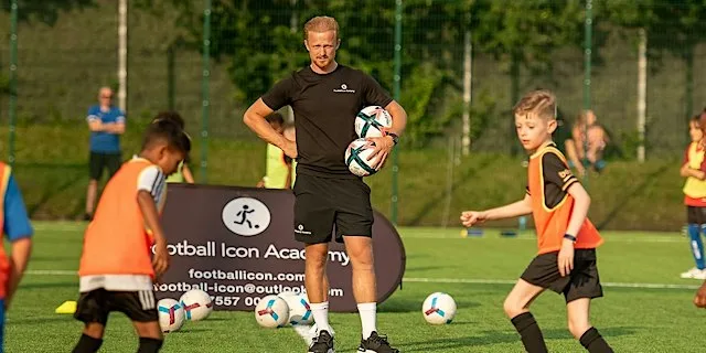 FREE FOOTBALL SKILLS SESSION GERRARD'S CROSS WITH ADAM CASH - WEDNESDAYS