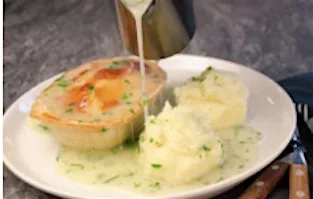 Traditional Cockney Pie, Mash & Liquor Cruise