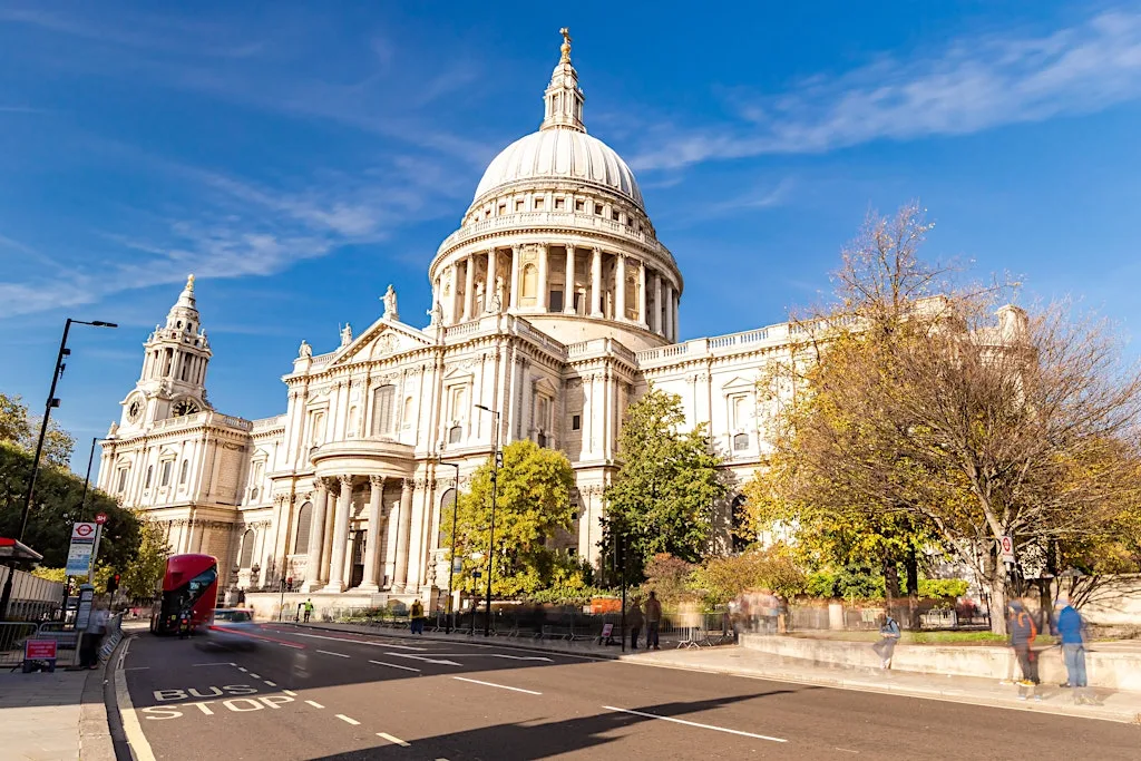 City of London Historical Walk at St. Paul's Cathedral