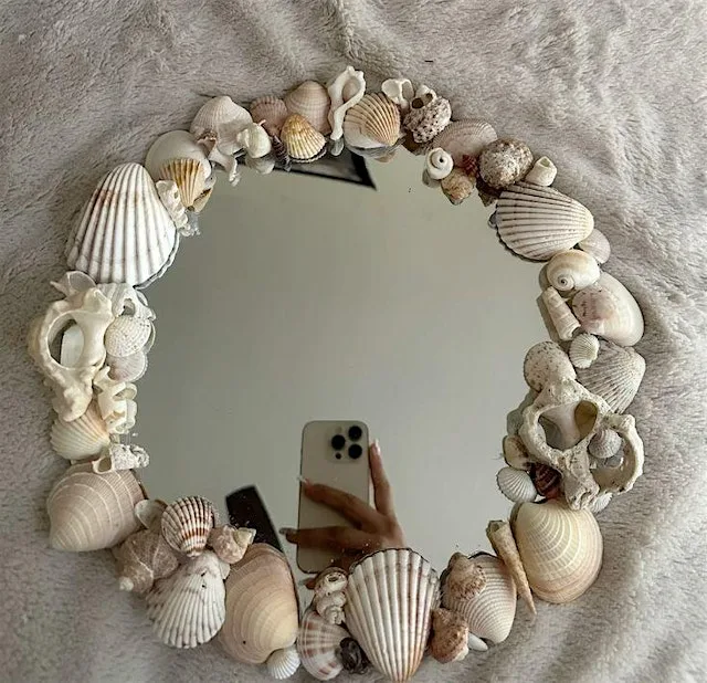 Mirror Decorating (10-16yrs) at Haydon Wick Parish Council