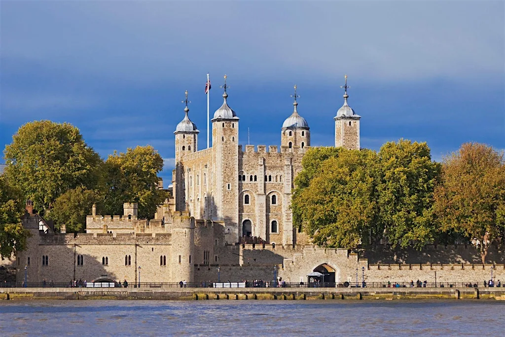 London: FREE Tower of London and Historic Landmarks Walking Tour at Sundial at the Tower Hill