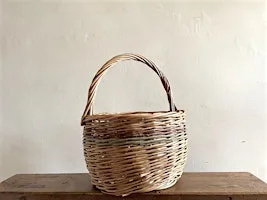 Willow beginners round basket workshop with Sarah Le Breton at Chevithorne