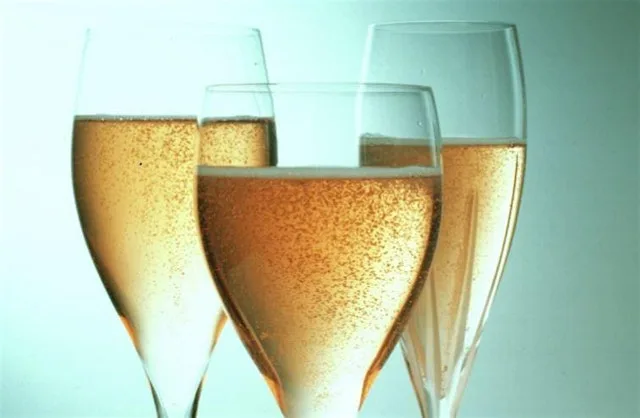 Champagne v Sparkling Wine Tasting + Buffet in St Andrews
