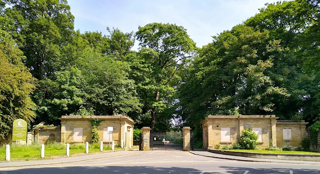 'The Art of the Approach': from gate lodges to mansion