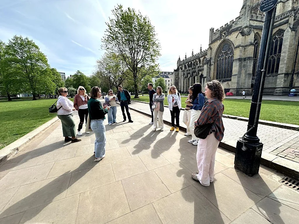 Городские легенды и удивительные истории Бристоля at College Green