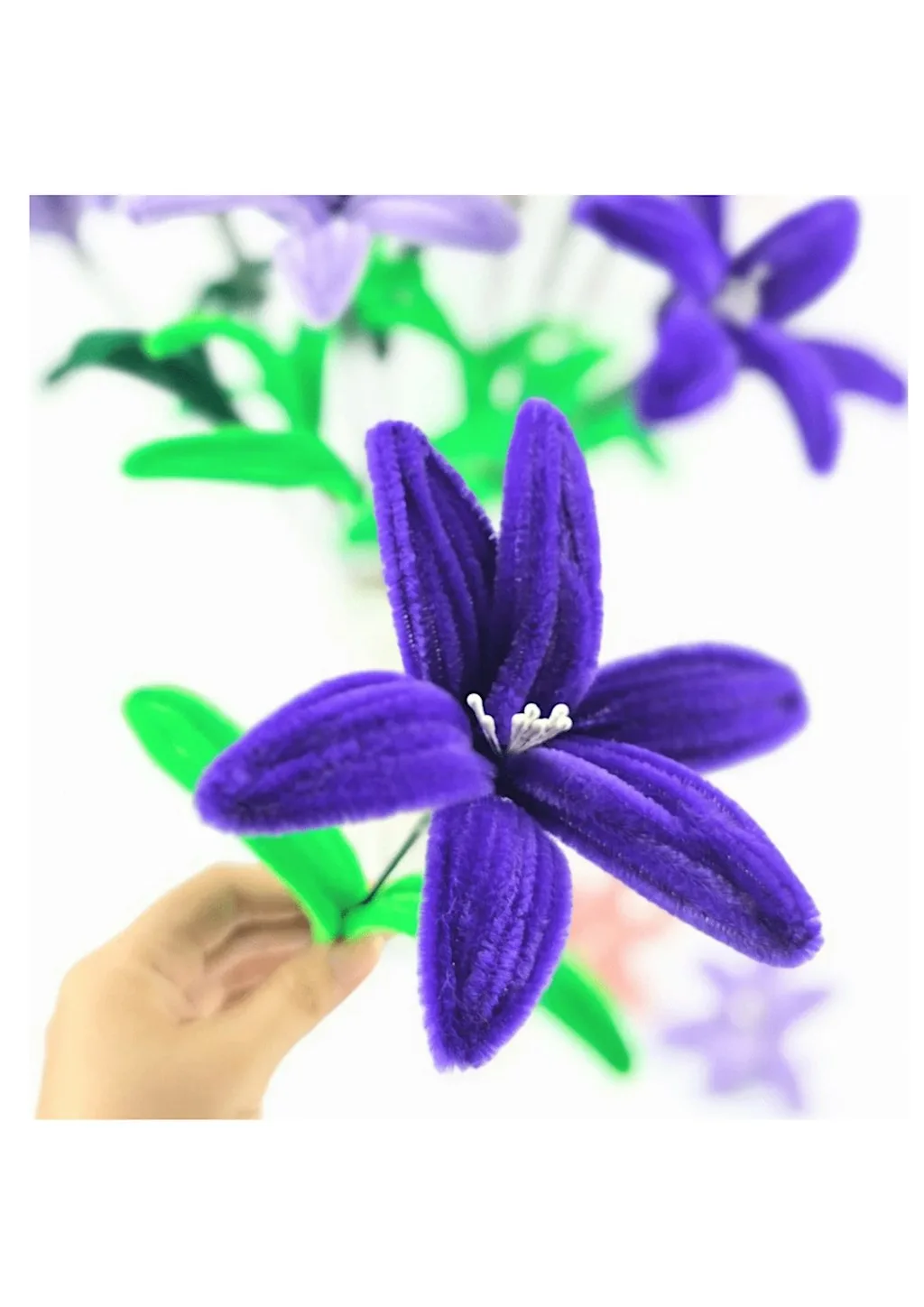 Lido Kids Pipe Cleaner Lily making at Saltdean Lido