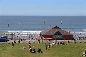 Roadshow XL: Rest Bay Beach, Porthcawl