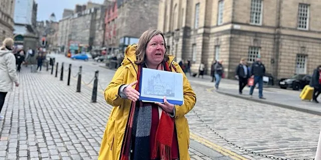 Women's history walking tour of Edinburgh New Town (2.5 hours) at Saint Andrew Square