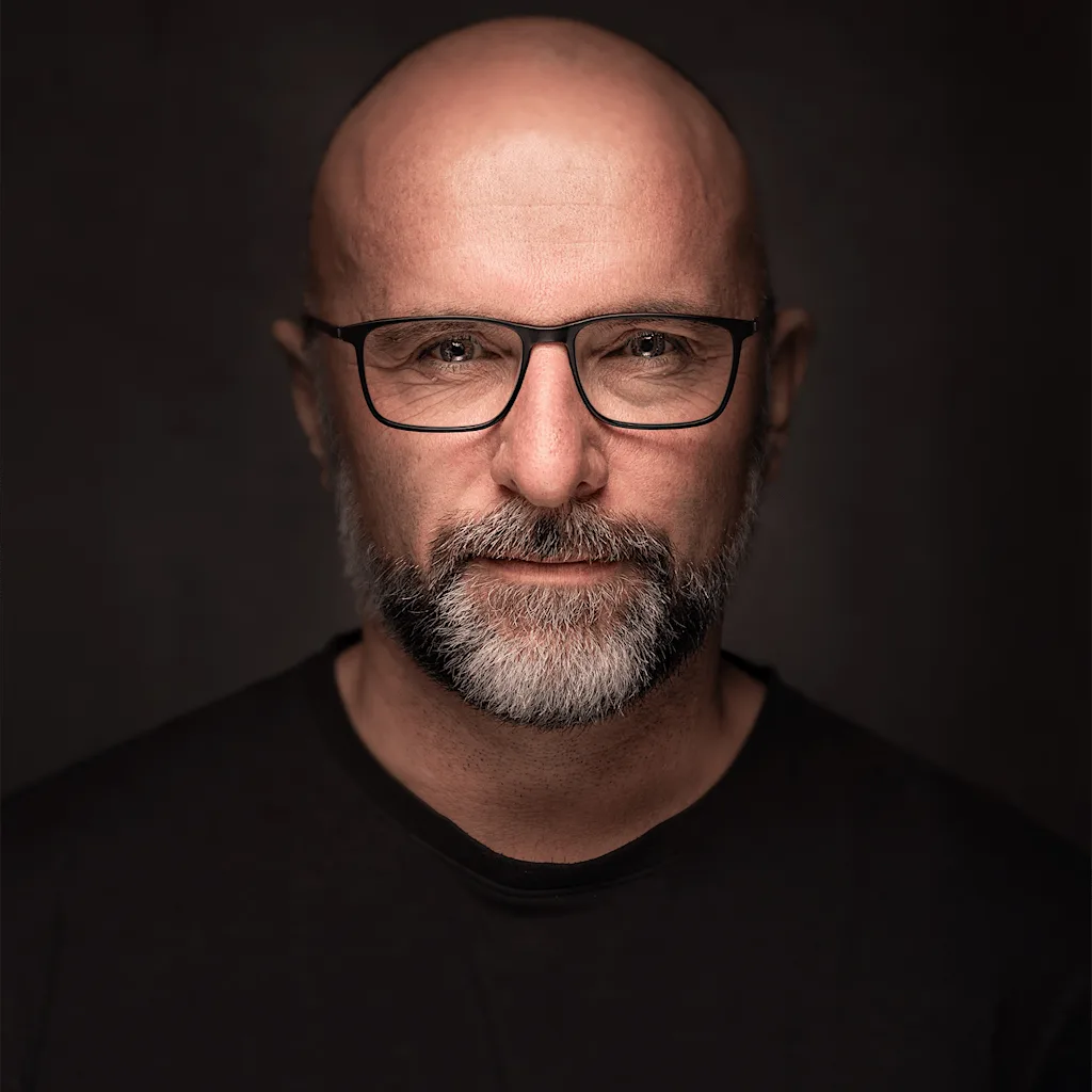 Glyn Dewis | No Studio, No Problem: Classic Portraits with Minimal Kit LIVE at Wex Photo Video Manchester