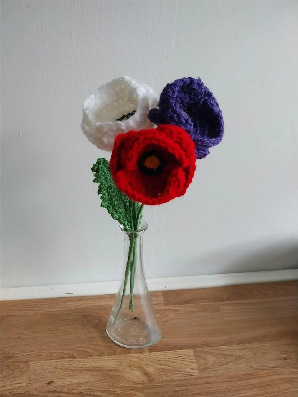 Crochet poppy flower workshop at Bunch Of Grapes, Pontypridd