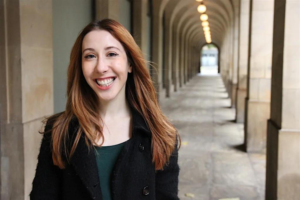 Are You Looking To Get Published?: Isabelle Kenyon (Fly on the Wall Press) at books on the walls