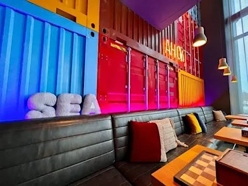 Bos Locker - MOXY Southampton at Moxy Southampton