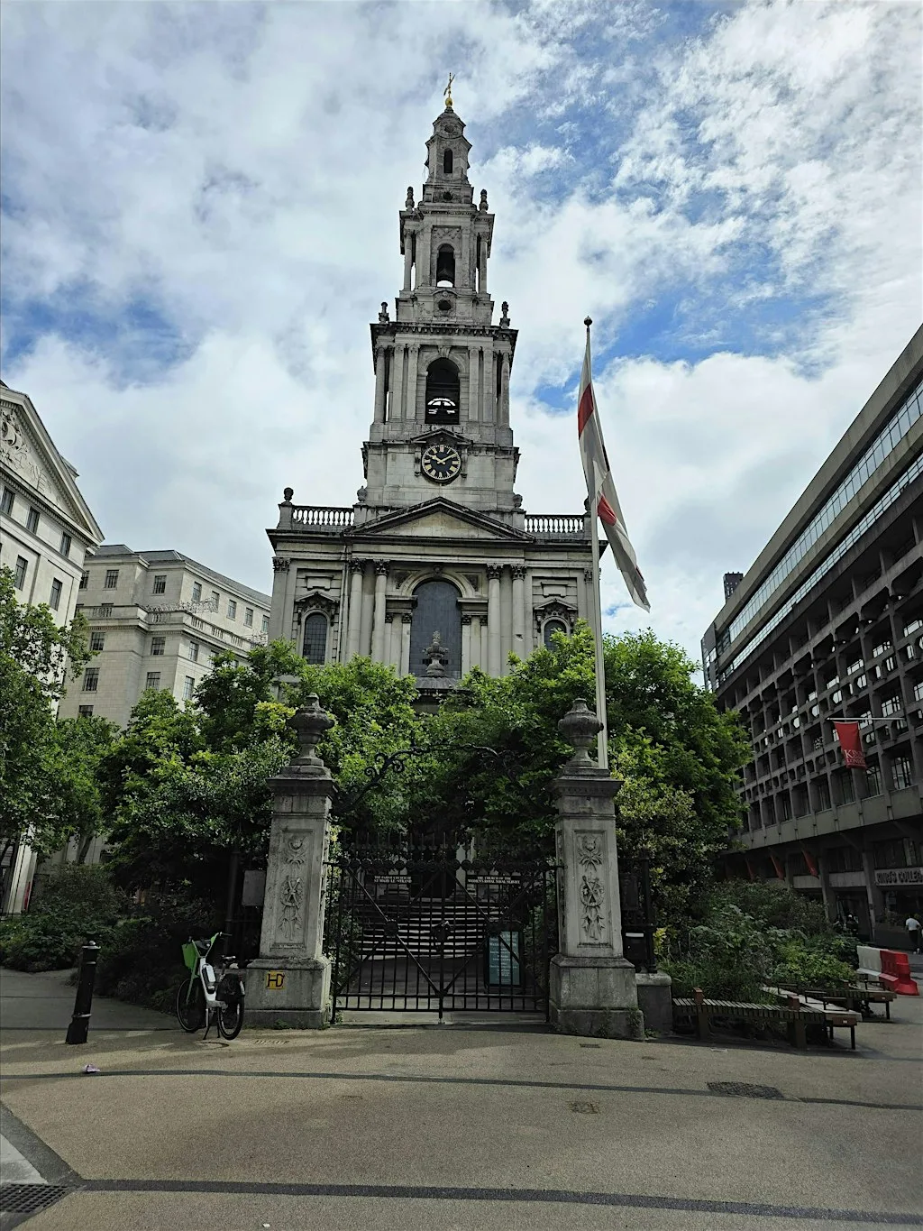 A Stroll Around the Strand at Temple Station