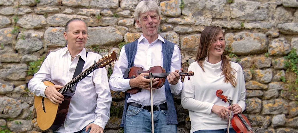 Maurice Lennon Trio at The Seantí