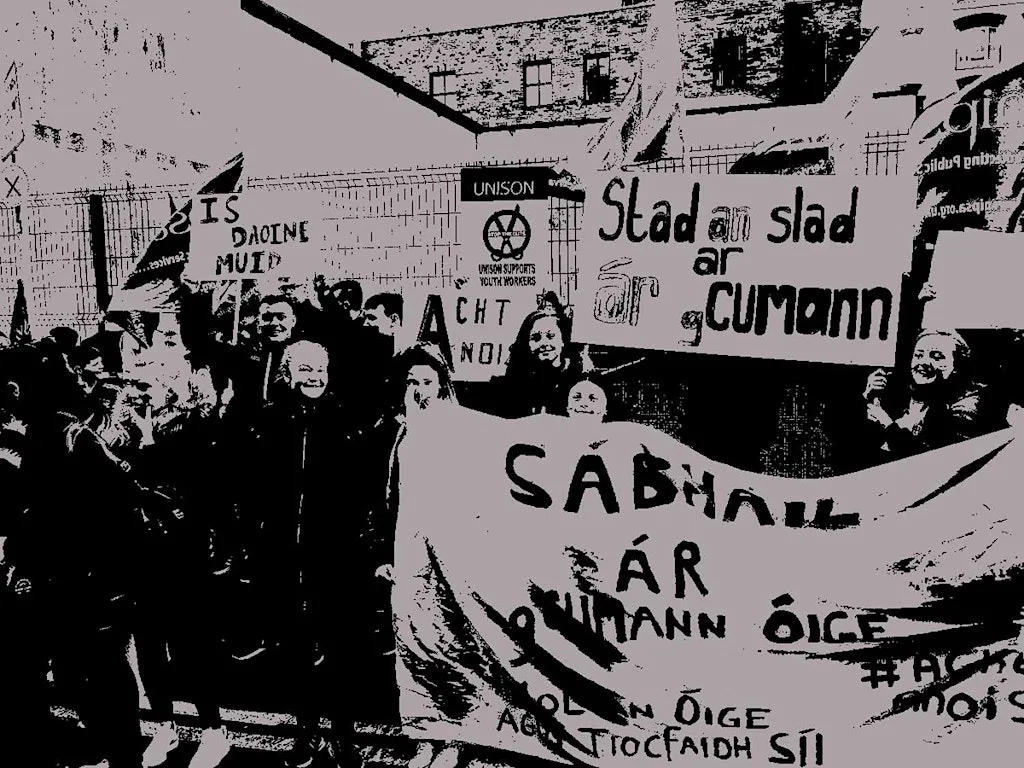 Díchoilíniú ón taobh istigh amach at The Fire Station Artists' Studios