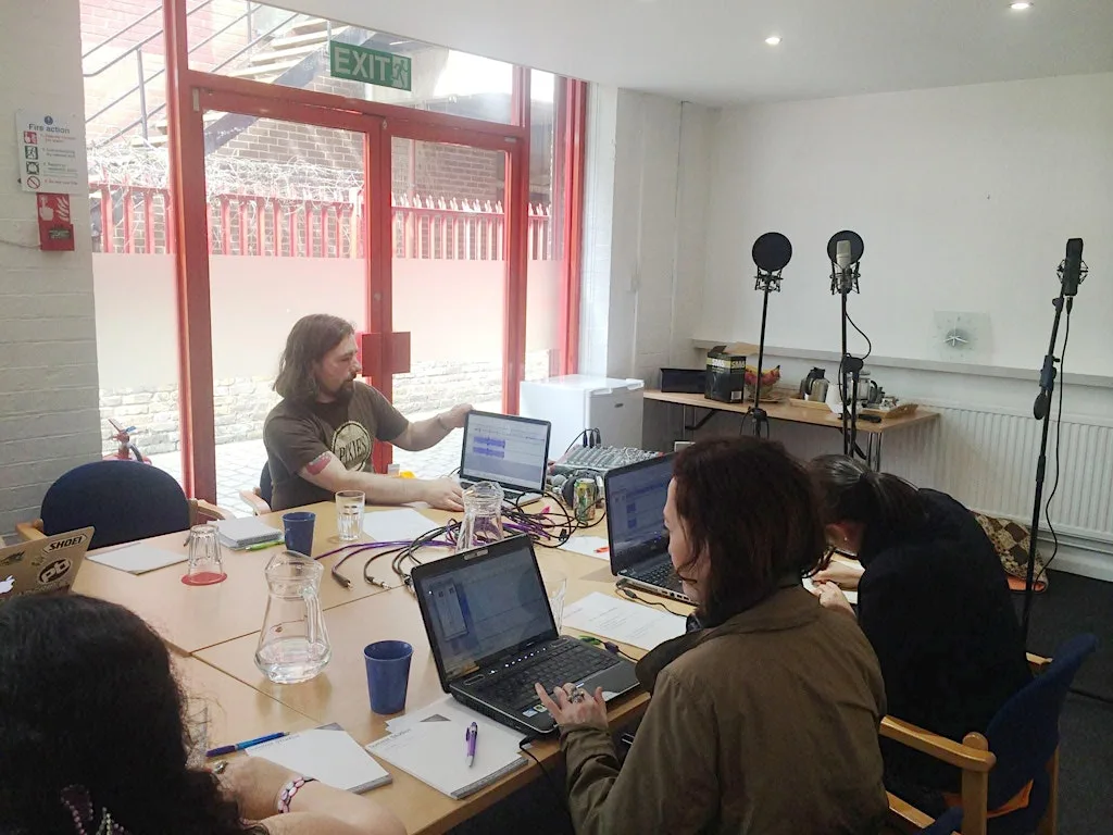 Sefydlu Stiwdio ar gyfer gwaith Llais/Setting up a Studio for VO work at Chapter Arts Centre