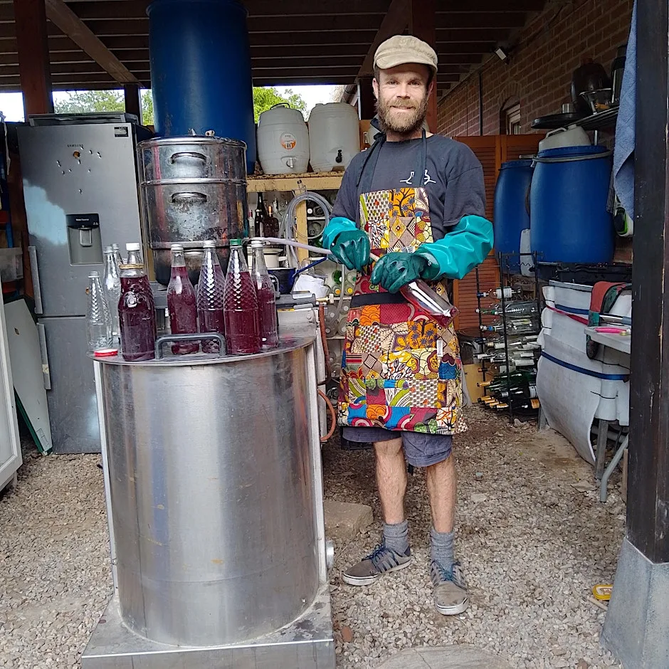 Juice on the Loose- extracting juices by steaming, scratting and pressing at Hockerton Housing Project