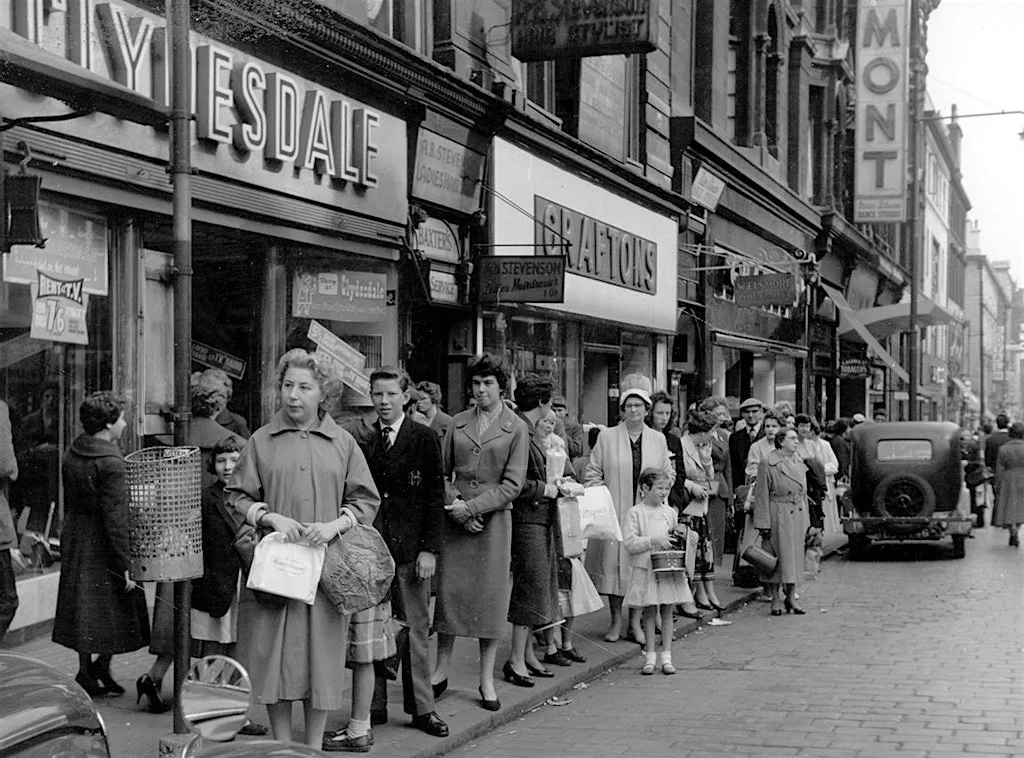 Sauchiehall Street: a streetscape mobilized for war 1937-1945