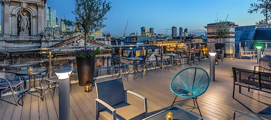 BANK HOLIDAY SUNDOWNER | Upper 5th Rooftop Bar