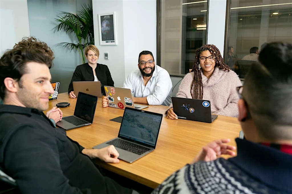 How to strengthen your team through excellent internal communications at Intro PR and Social Media