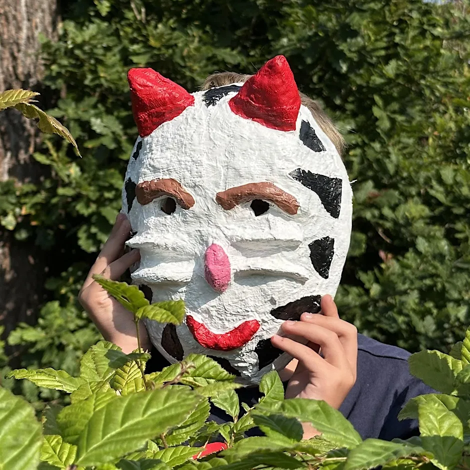 Creu Masgiau / Mask Making (4-7) at Plas Glyn y Weddw Gallery
