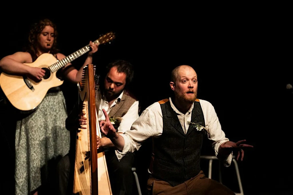 Harp and Carp: Doom Creeps In at The Old Hairdresser's