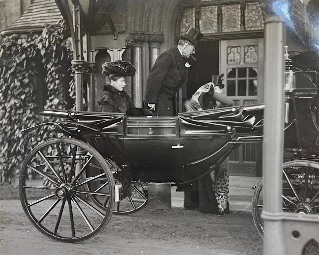 Carriage Rides - A Thousand Journeys to Highbury