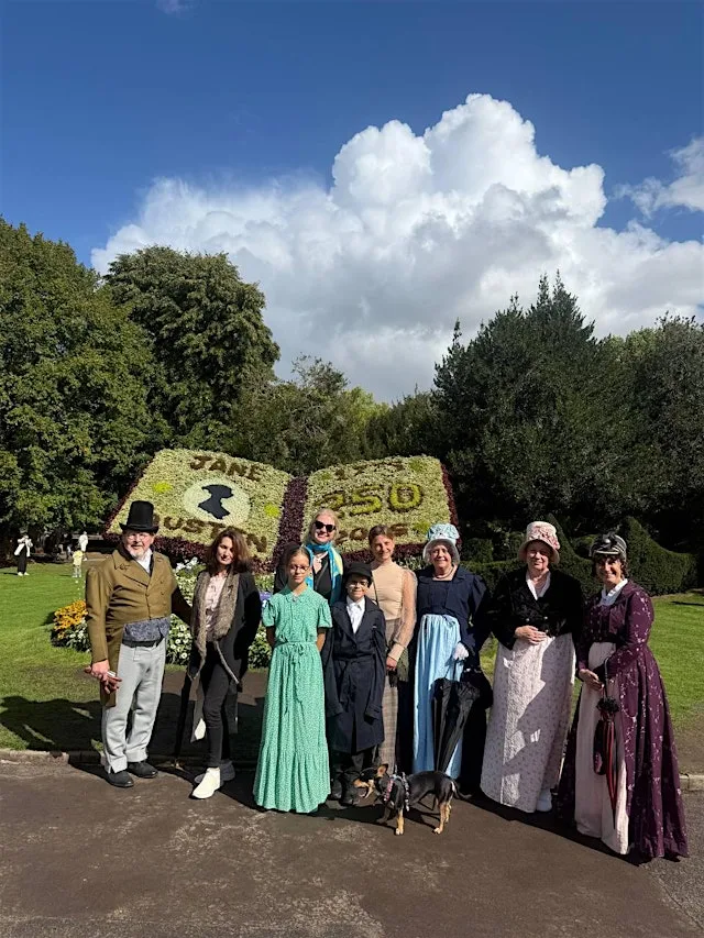 Jane Austen Festival in Bath – Regency Walking Tour in Ukrainian at Royal Crescent
