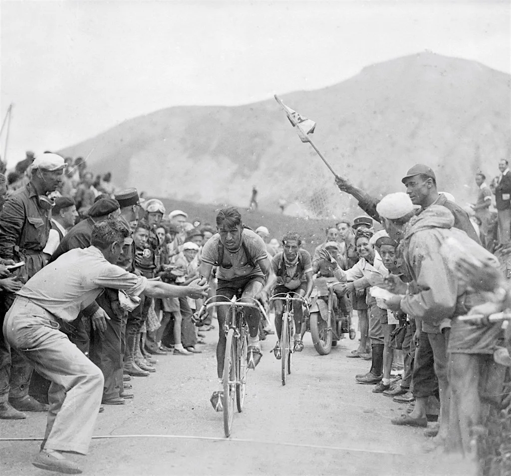 The crazy side of the Tour de France - A talk by Chris Sidwells at Twin Lakes Velo Cafe