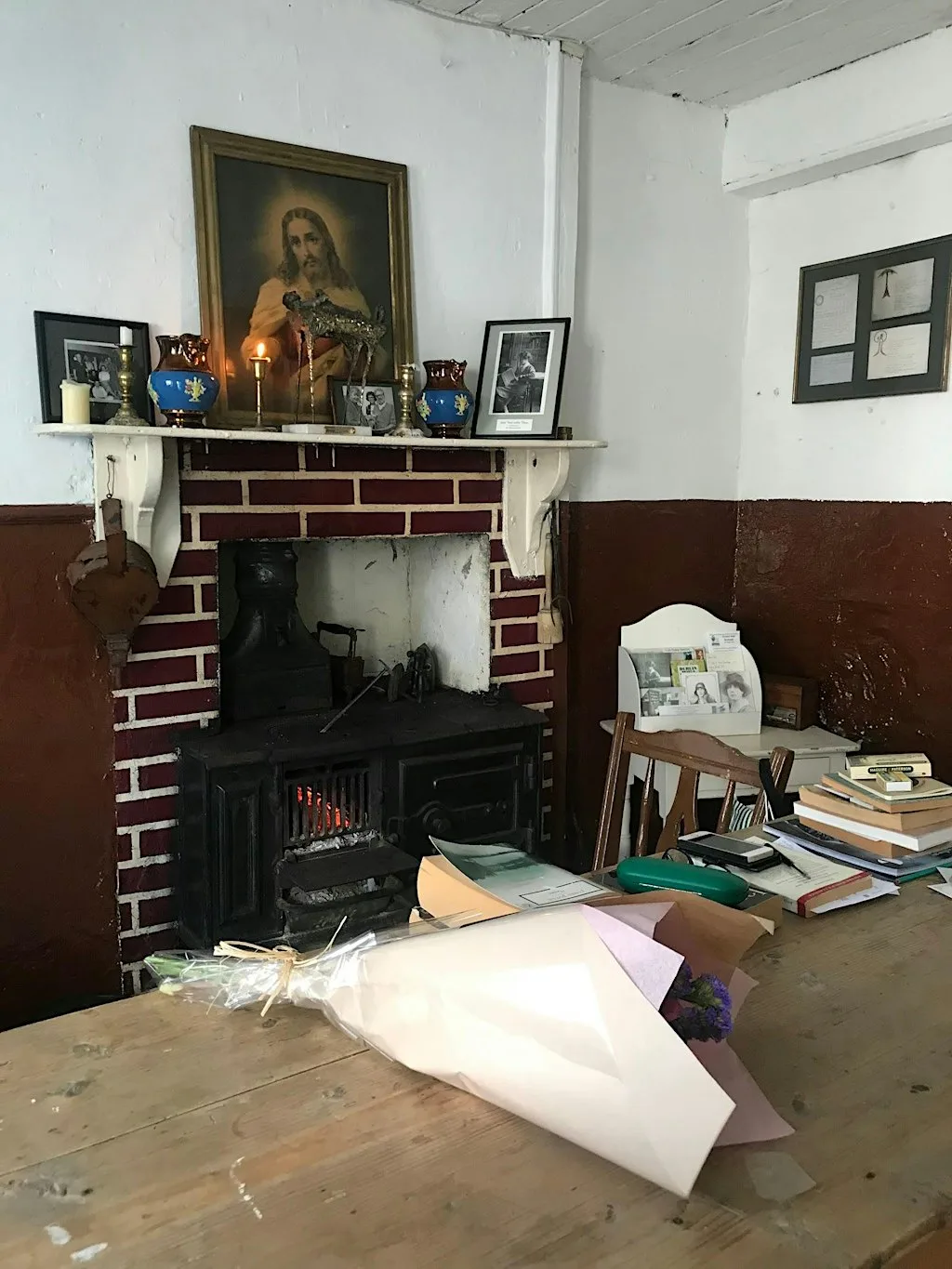 Níl aon tinteán mar do thinteán Féin