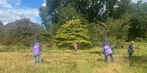 Gwirfoddoli gyda’r Ceidwad | Volunteering with the Ranger