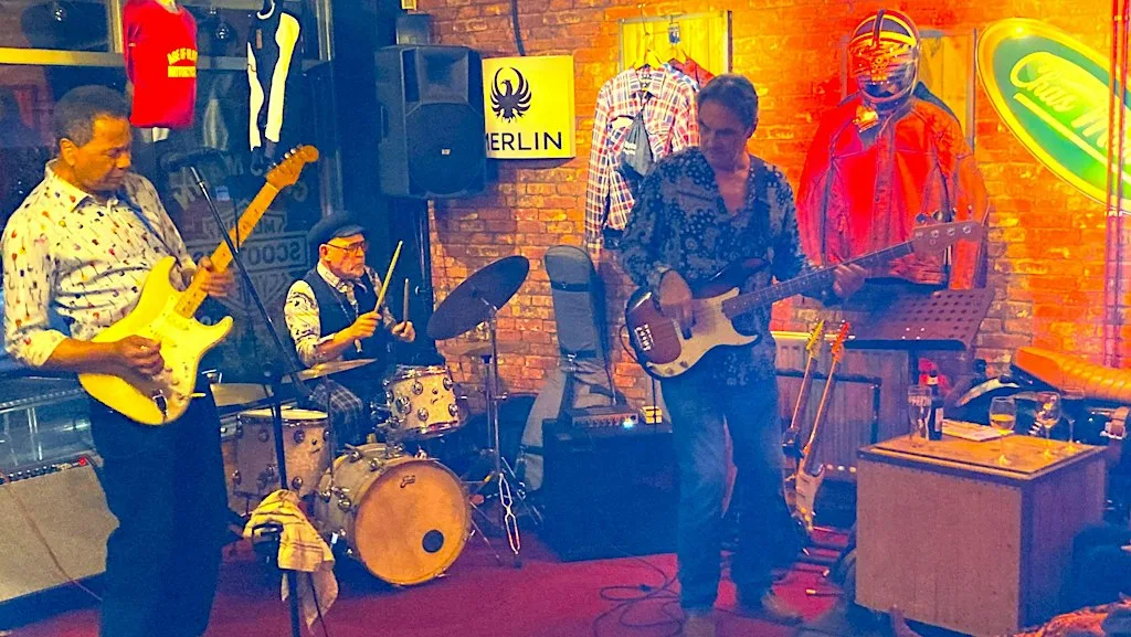 Steve Ajao's Blues Giants - close up & personal