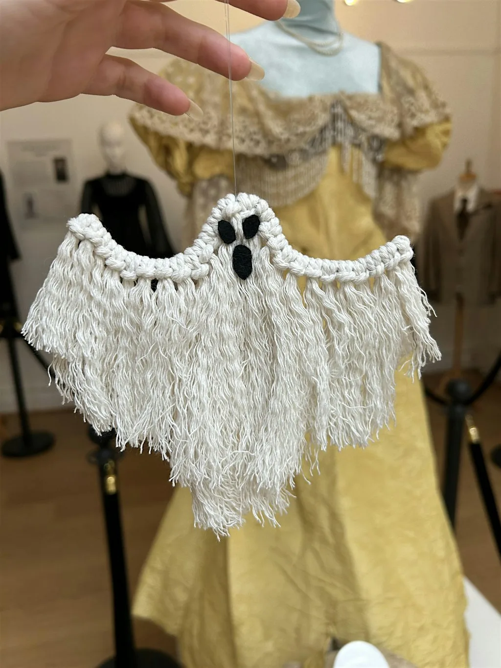 Make your own Halloween decorations 10am - 12pm at 32A Belle Vue Terrace