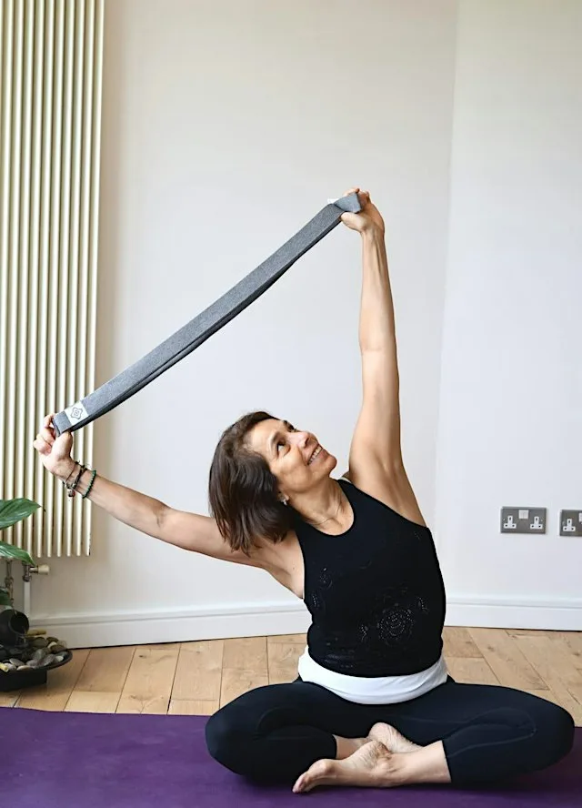 Yoga with Gloria N at Earthlings - The healing Cafe