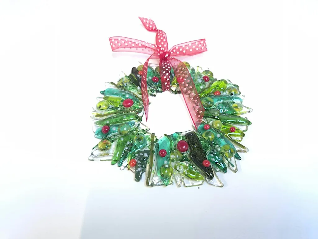 Make a Fused Glass Christmas wreath workshop at Callipizza Daytime Cafe at Calli Pizza Daytime Cafe