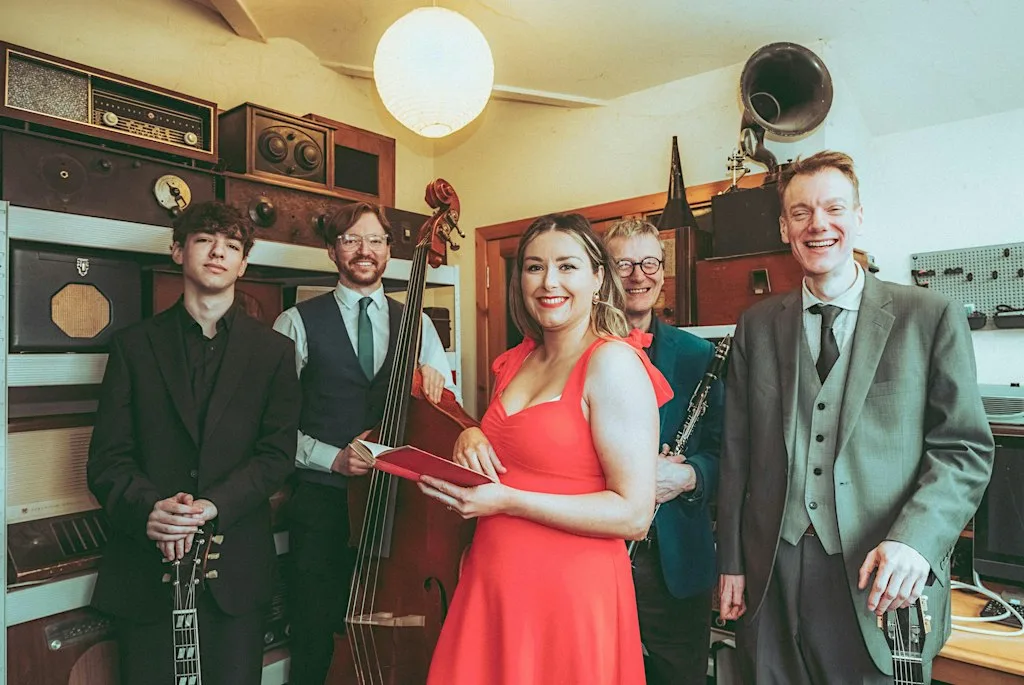 Bluebell Swing [Swing Jazz / Vocal Jazz] at The Jazz Bar