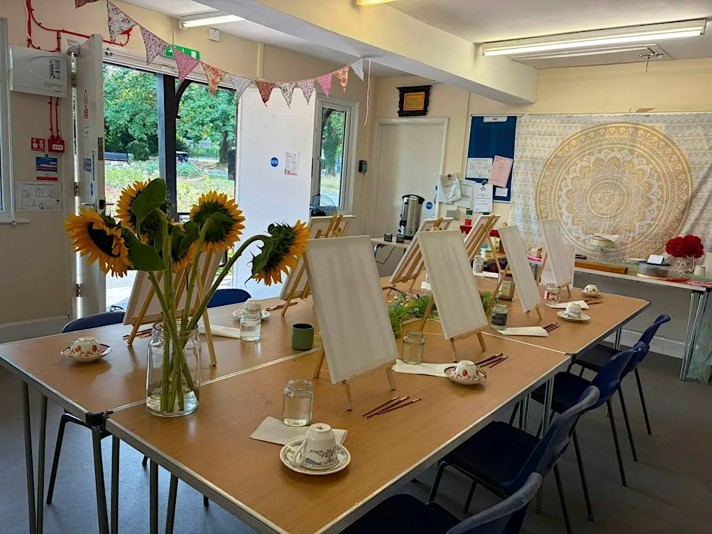 Paint Your Peace. A mindful painting experience