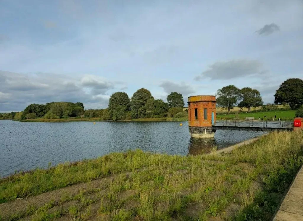Reservoir walk at Sywell Country Park at Sywell Country Park