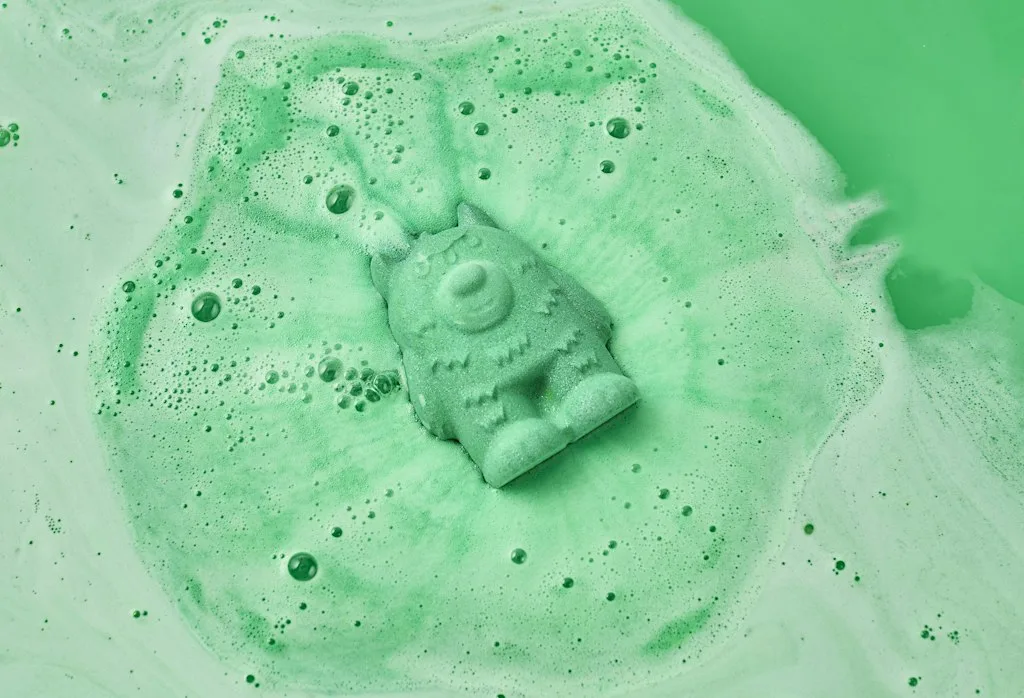 LUSH METROCENTRE - Monster Scare Bear Bath Bomb Making