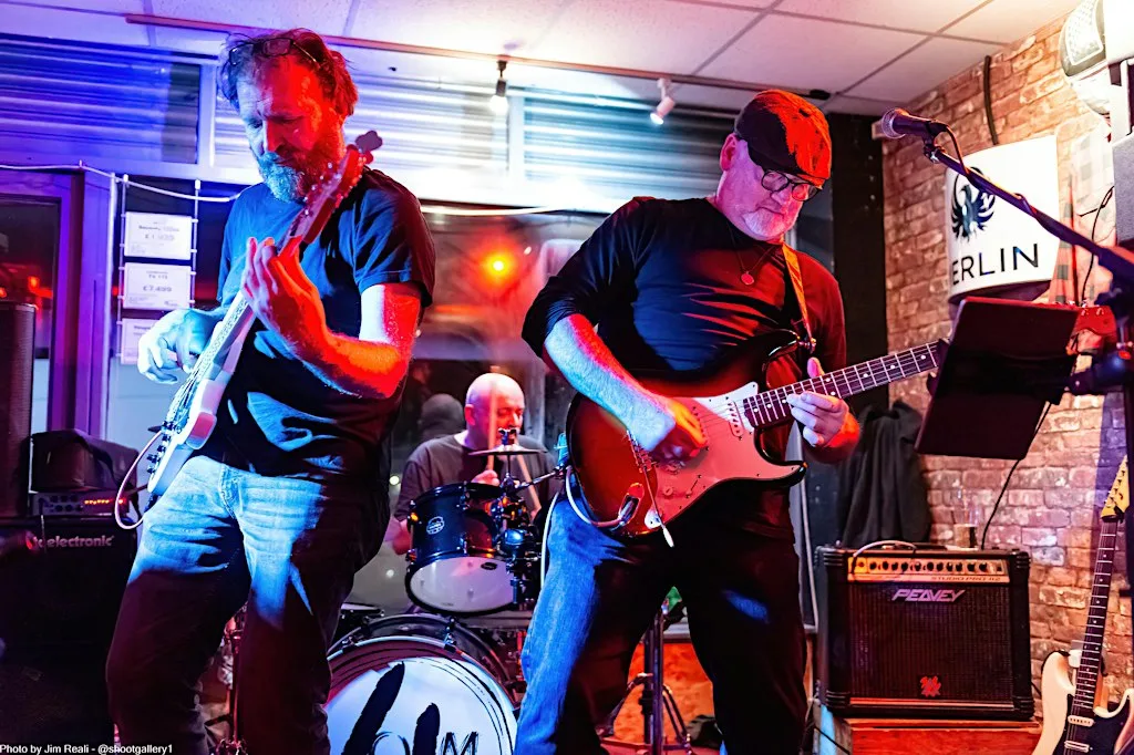 4 O.M bring prog rock to Downstairs at Chas Mann's