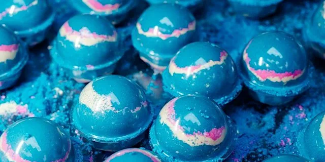 LUSH SUNDERLAND - INTERGALACTIC BATH BOMB MAKING - 25/10/26 10am