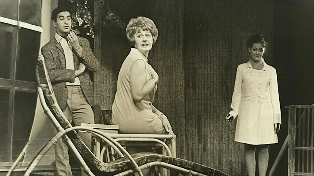 Re-Playing Heritage: Theatre and Remembrance