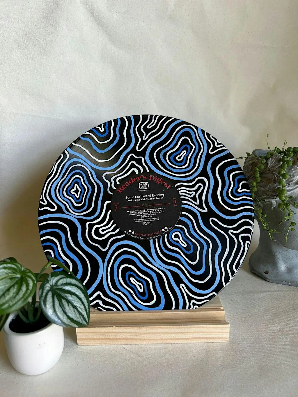 Neurodivergent adult vinyl painting workshop at Deco lounge