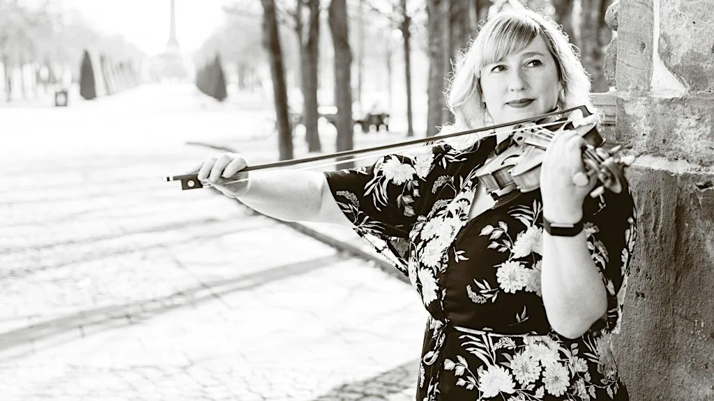 Jazz Bar Friday: Seonaid Aitken’s Manouche Nouveau [Swing Jazz] at The Jazz Bar